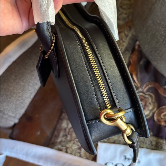 Authentic COACH 1941 Glovetanned leather zip top closure lip shape - Picture 3 of 16